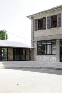 Přístavba školní jídelny v Montbrun-Bocage, Bast architects