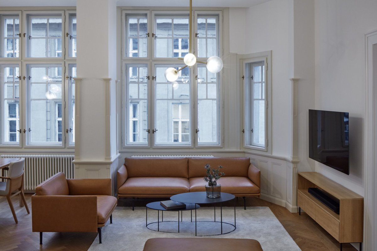 Hlavní obytný prostor, nový a starý zároveň. (Byt na Starém Městě, RDTH architekti)