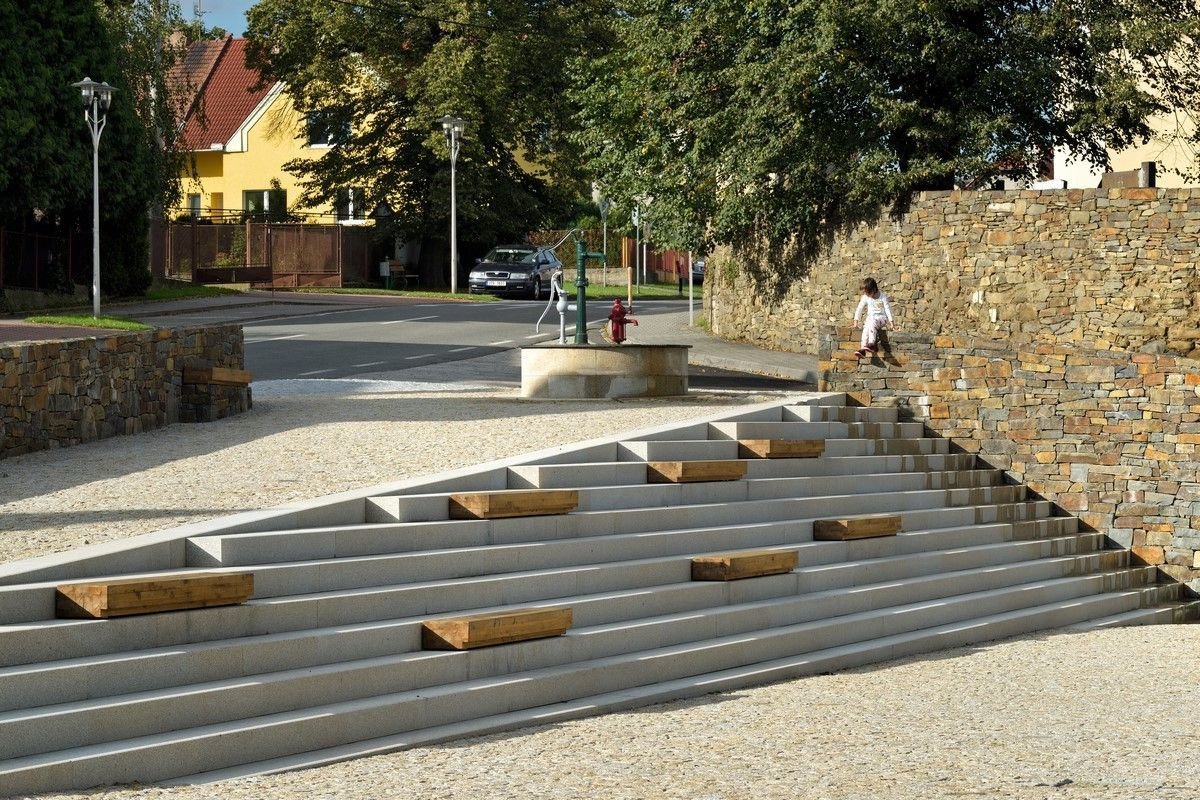 Náves ve Velké Polomi, Ateliér 38,