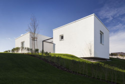 Obydlí v objetí golfu, 3x3,