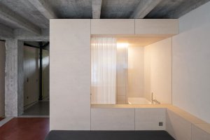 PROGRES ARCHITEKTI - Byt + byt: Koupelna s velkým oknem