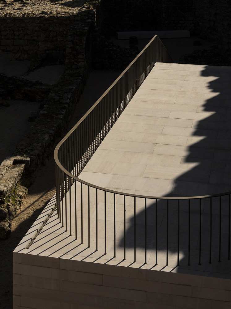 Hrad Pombal, Comoco architects, Portugalsko, 2014 © Fernando Guerra | FG+SG