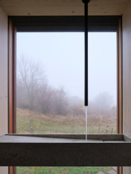 Výhledy i při čištění zubů (Domek ve vinici; Ark-Shelter, Archekta)