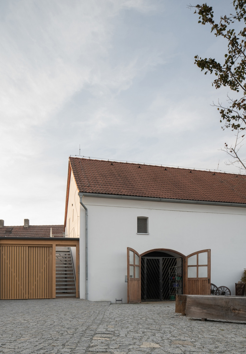 Rekonstrukce historické budovy statku v Noutonicích od ateliéru OBJEKTOR ARCHITEKTI