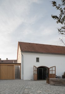Rekonstrukce historické budovy statku v Noutonicích od ateliéru OBJEKTOR ARCHITEKTI