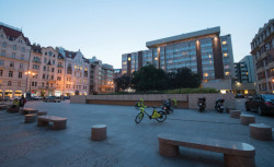 Piazzetta v Pařížské ulici 