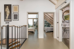 Studio 3K Architects zrekonstruovalo chatu v odlehlých lesích na Benešovsku