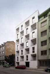 Bytový dům s dostupnými nájemními byty Bratislavská 51 v Brně, CL3: Na fasádě se pravidelně střídají okna a lodžie.