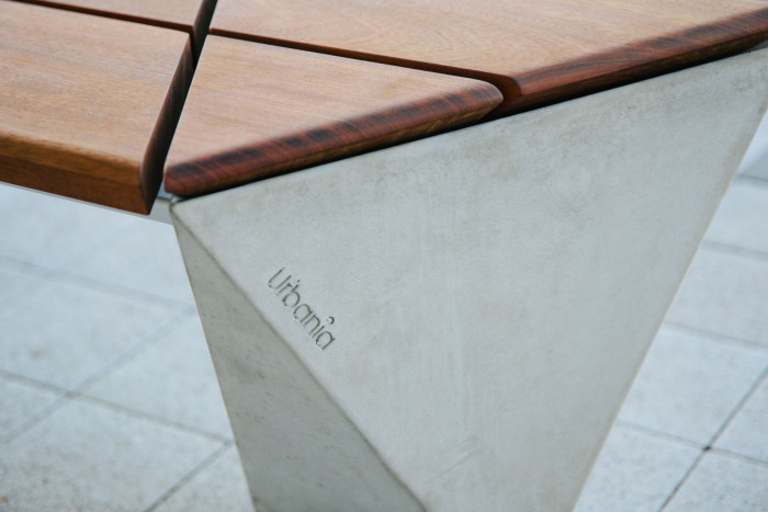 Lavička Spirit je inspirovaná geometrickou strukturou rovnostranných trojúhelníků.