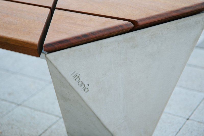 Lavička Spirit je inspirovaná geometrickou strukturou rovnostranných trojúhelníků.