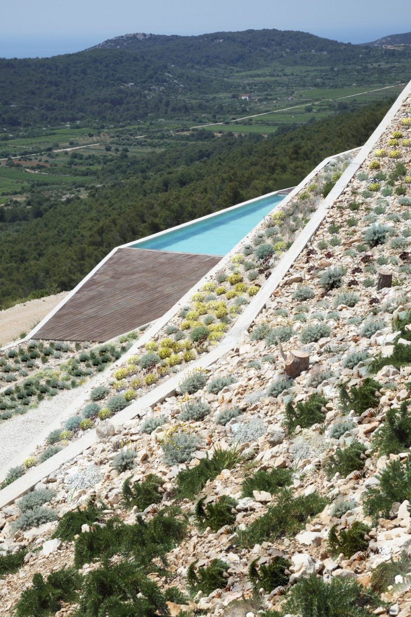 Víkendová vila Issa Megaron na chorvatském ostrově Vis, architekt Davor Matekovic