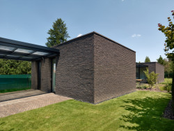 V nejzadnější části domu jsou ložnice. (Rodinný dům v Řepích, Stempel & Tesař architekti)