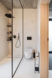 Pohled do koupelny (Interiér rodinného domu v Popůvkách, Atel!er)