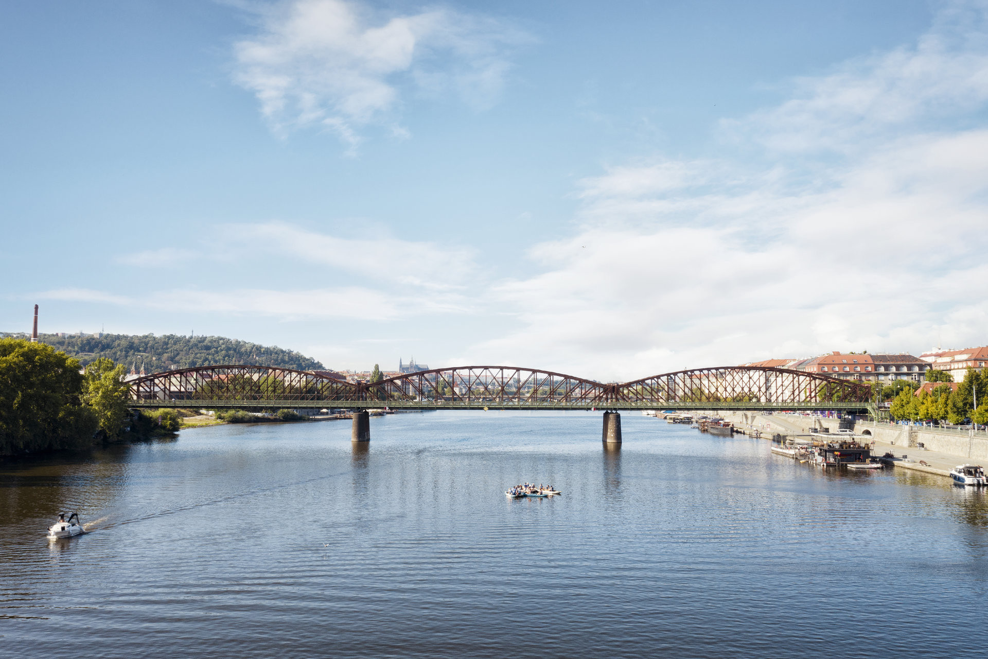 Správa železnic oznámila, že se železniční most pod Vyšehradem bourat nebude.