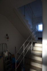 Původní stav schodiště (Obnova interiérů prvorepublikové vilky na Plzeňsku, ateliér DEBYT)