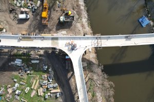 Tři sta metrů dlouhá lávka pro pěší a cyklisty, která spojí Holešovice s Karlínem, se otevře začátkem léta