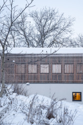 Lihovar s pěstitelskou pálenicí od OBJEKTOR ARCHITEKTI