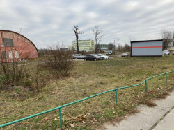 Nadace Proměny Karla Komárka vyhlašuje výzvu k obnově parku před Základní školou U Červených domků v Hodoníně