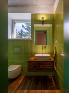 Zelená koupelna (AOC architekti, rezidence Zelený dům)