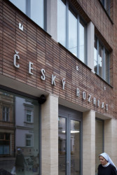 Konverze domu nábytku na budovu Českého rozhlasu Olomouc podle návrhu studia Atelier 38