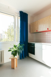 ... barevná spárovací hmota... (Rekonstrukce 1+1 v paneláku; Tereza Machačová)