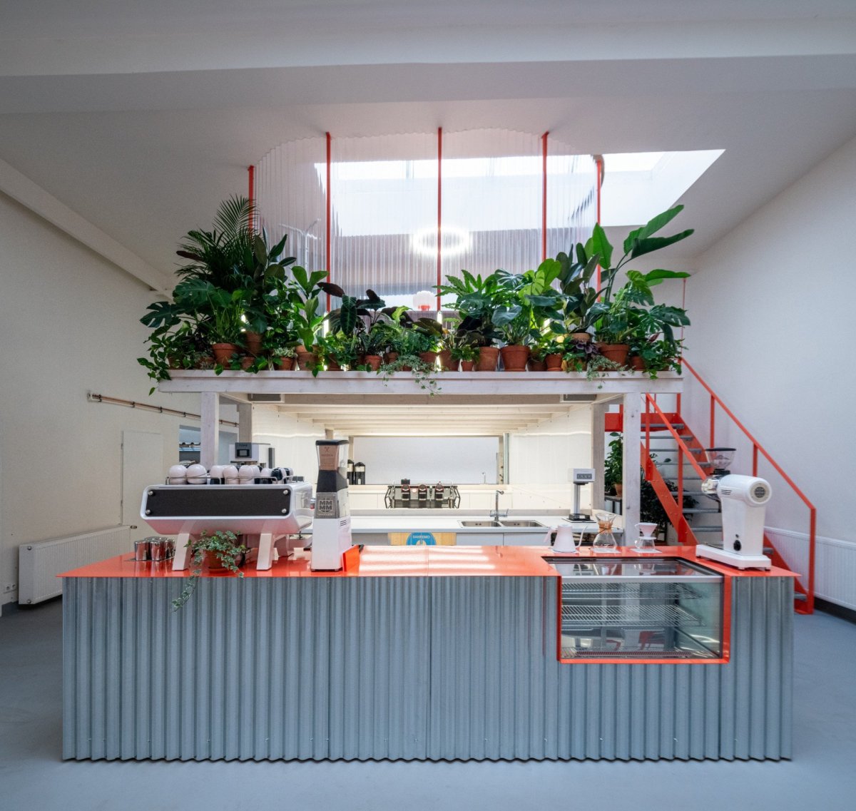Coffee hub GROUNDS, KOGAA / Alexandra Georgescu, Tomas Kozelsky, Viktor Odstrčilík, Kateřina Baťková, Josef Řehák, Kateřina Čenovská