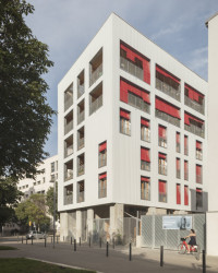 La Balma rozvíjí myšlenku komunitního bydlení jako otevřenou, adaptabilní strukturu, v níž se sousedství stává aktivní silou utvářející každodenní život domu.