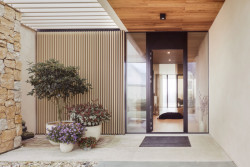 Vstupní část domu (Bungalov ve východních Čechách; Atelier Kunc)