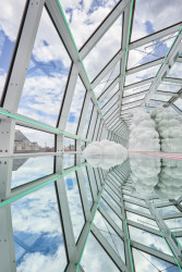 Také skla musela napodobit původní realizaci.