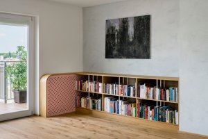 Rekonstrukce interiéru žižkovského mezonetu v Praze od No Architects