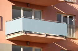 Uplatnění fasádních desek Cembrit Raw na balkónových konstrukcích - foto