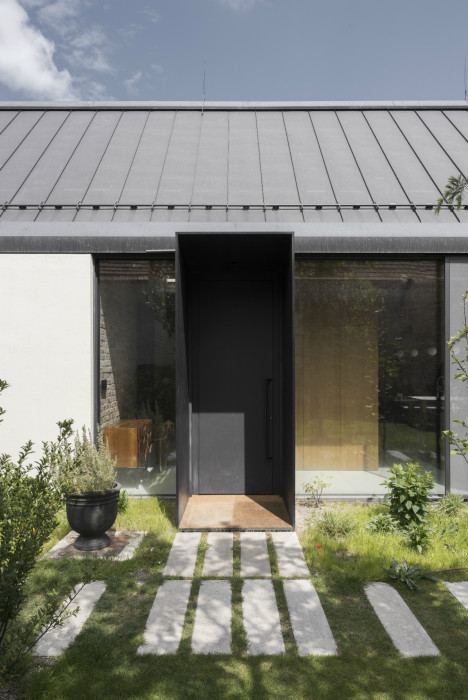 Dom V, Martin Skoček