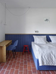 Jakub Cigler Architekti proměnili bývalý areál JZD na zážitkové vinařství s ubytováním