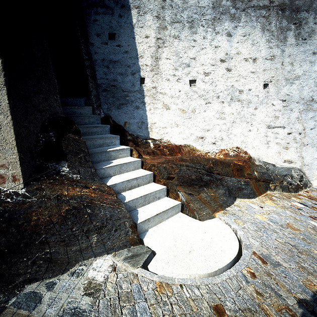 Na výsledku se projevuje Galfettiho um citlivě pracovat s různými materiály, které pokaždé dokázal provázat do harmonického celku.