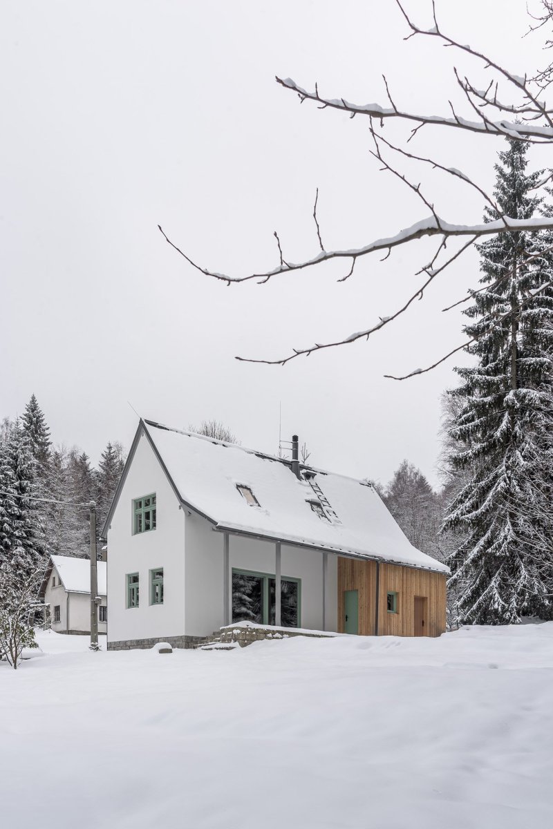 Chata v Jizerských horách od architektky Kateřiny Margoldové