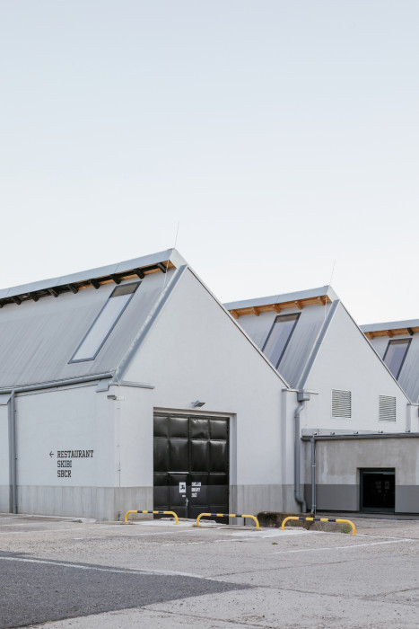 Přestavba Vindyšovy továrny na Ski a Bike Centrum Radotín, VLLNNA + Martin Duba studio/ Ing. arch. Petr Šindelář, Ing. arch. Martin Duba, Ing. arch. Hana Davidová