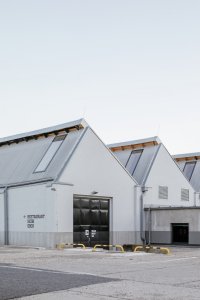 Přestavba Vindyšovy továrny na Ski a Bike Centrum Radotín, VLLNNA + Martin Duba studio/ Ing. arch. Petr Šindelář, Ing. arch. Martin Duba, Ing. arch. Hana Davidová