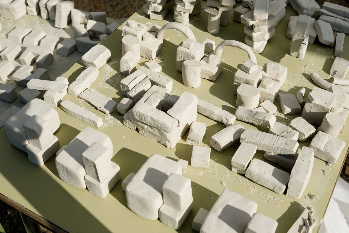 Modely workshopu „Dumb Emancipatory Housing“.