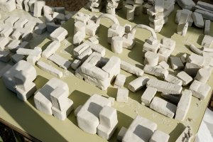 Modely workshopu „Dumb Emancipatory Housing“.