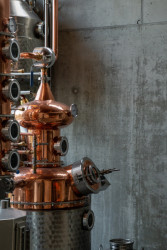 Lihovar s pěstitelskou pálenicí od OBJEKTOR ARCHITEKTI