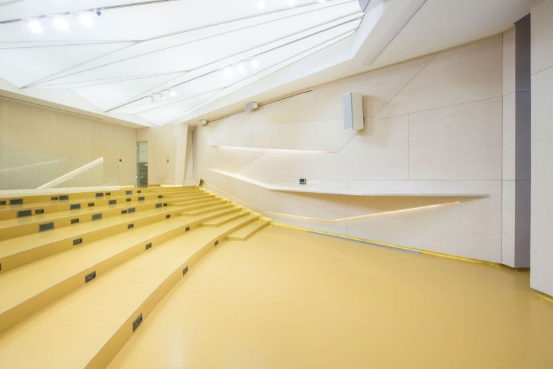 IO Studio, Rekonstrukce multifunkčního sálu SPŠ Na Třebešíně - foto