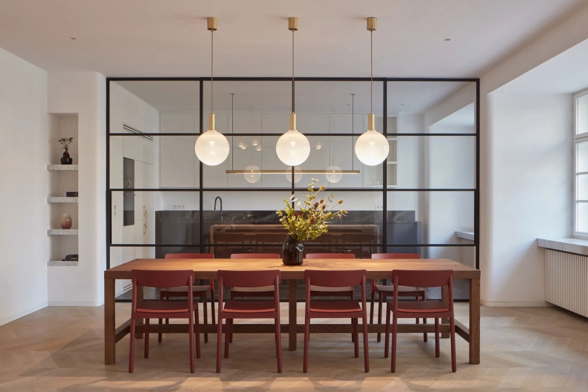 Prosklené příčky a dělící stěny Dorsis Digero představují minimalistické a elegantní řešení pro zónování prostoru.