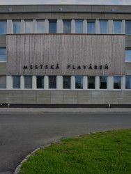 Hlavní část byla hmotově ponechána v původní podobě