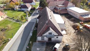 Do obecního vlastnictví se dostala v roce 2019, kdy byla odkoupena od TJ Sokol Valeč