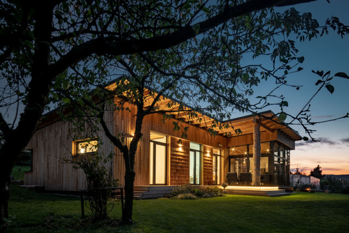 Dům se sloupy z douglasky, ARCHCON atelier - foto