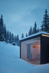 Sheltre pre hotel Bjornson, Ark-shelter / Michiel De Backer, Viktor Mikovčák, Martin Mikovčák