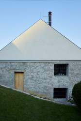 Proměna hospodářské usedlosti s mlýnem na Slovensku od RDTH architekti