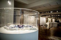 Expozice výstavy Ideální Velká/ Malá Praha, 1919/ 2019 v Galerii Lucerna.