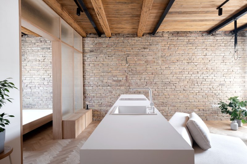 Jádrem architektonického konceptu byla práce s konstrukčním řešením bytu.