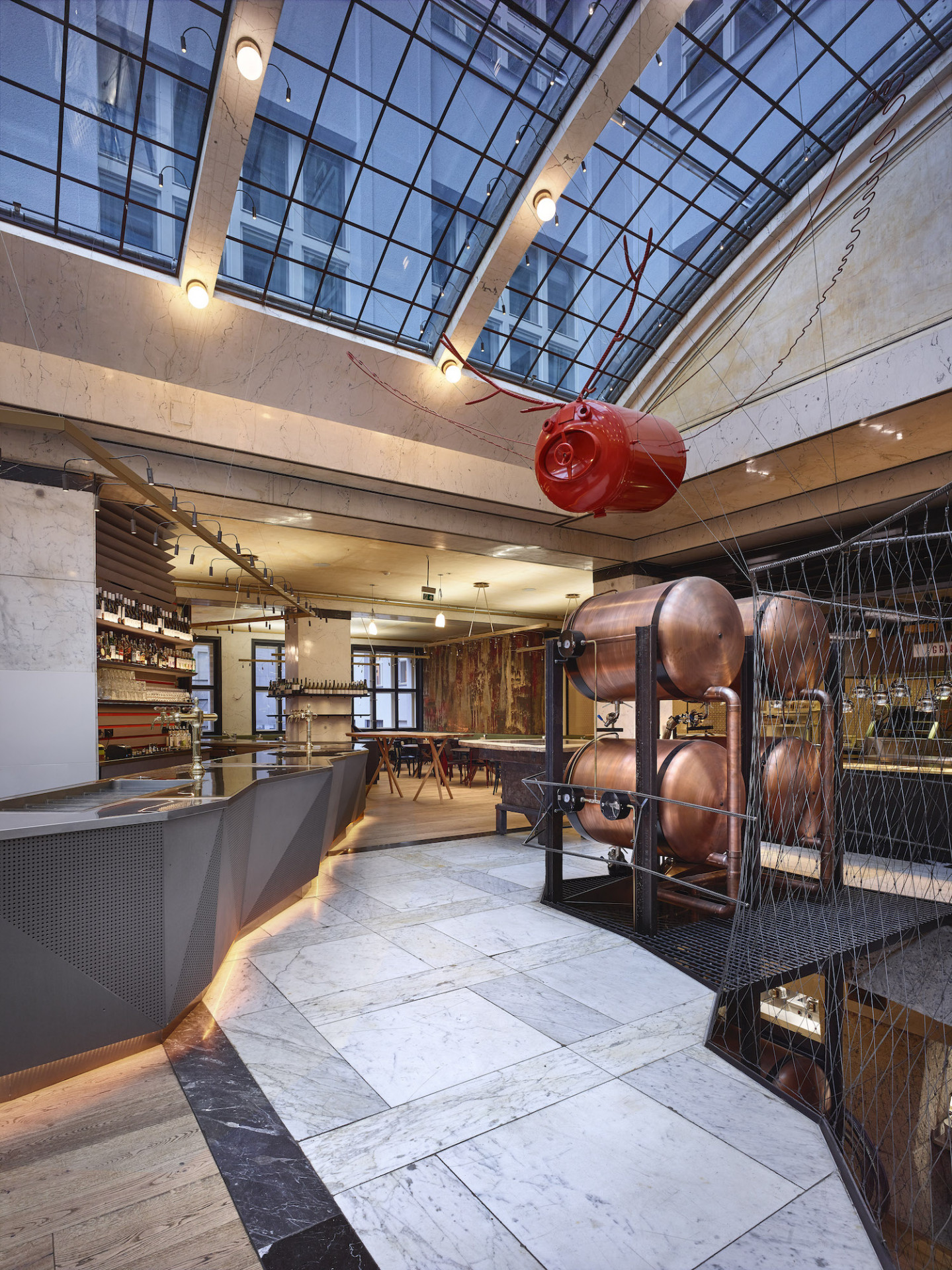 Restaurace Červený jelen v Praze, FIALA+NEMEC, původní bankovní hala